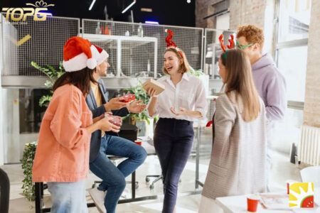 Gợi ý quà Giáng Sinh tặng nhân viên - Khẳng định giá trị và hình ảnh doanh nghiệp 5 goi y qua tang nhan vien dip giang sinh the hien dang cap doanh nghiep 1