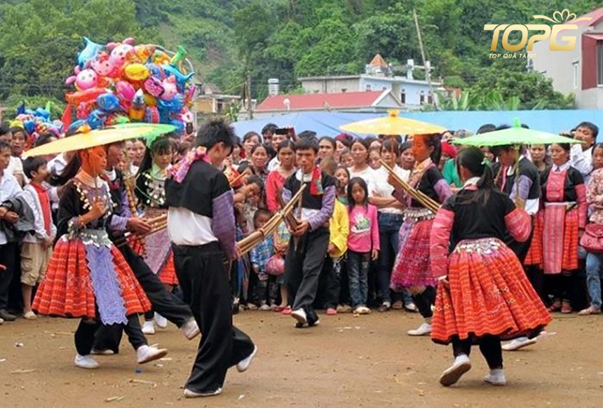 Phong tục Tết của các dân tộc thiểu số - Nét đẹp văn hóa độc đáo của Việt Nam 7 Nét độc đáo và khác biệt của Tết người H’Mông
